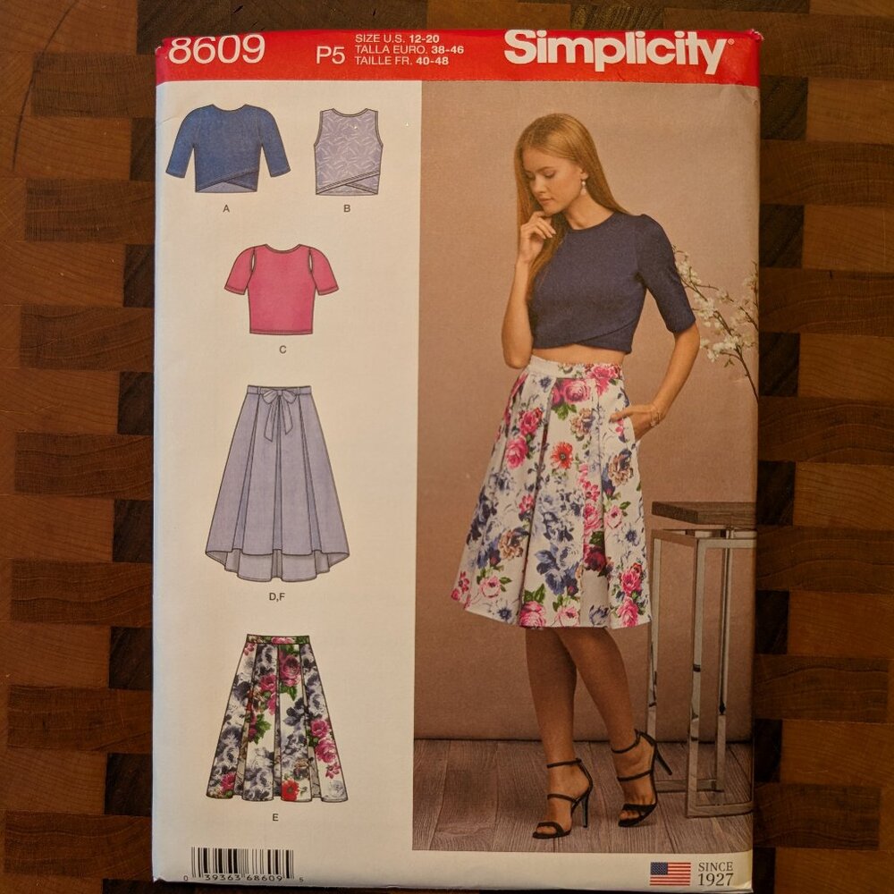 Simplicity 8609 - Uncut - Sizes 12-20 - Pleated skirt and Crop Top